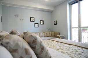 Ropa de cama hipoalergénica, caja fuerte, escritorio