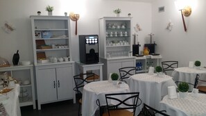 Frukostbuffé varje dag mot avgift