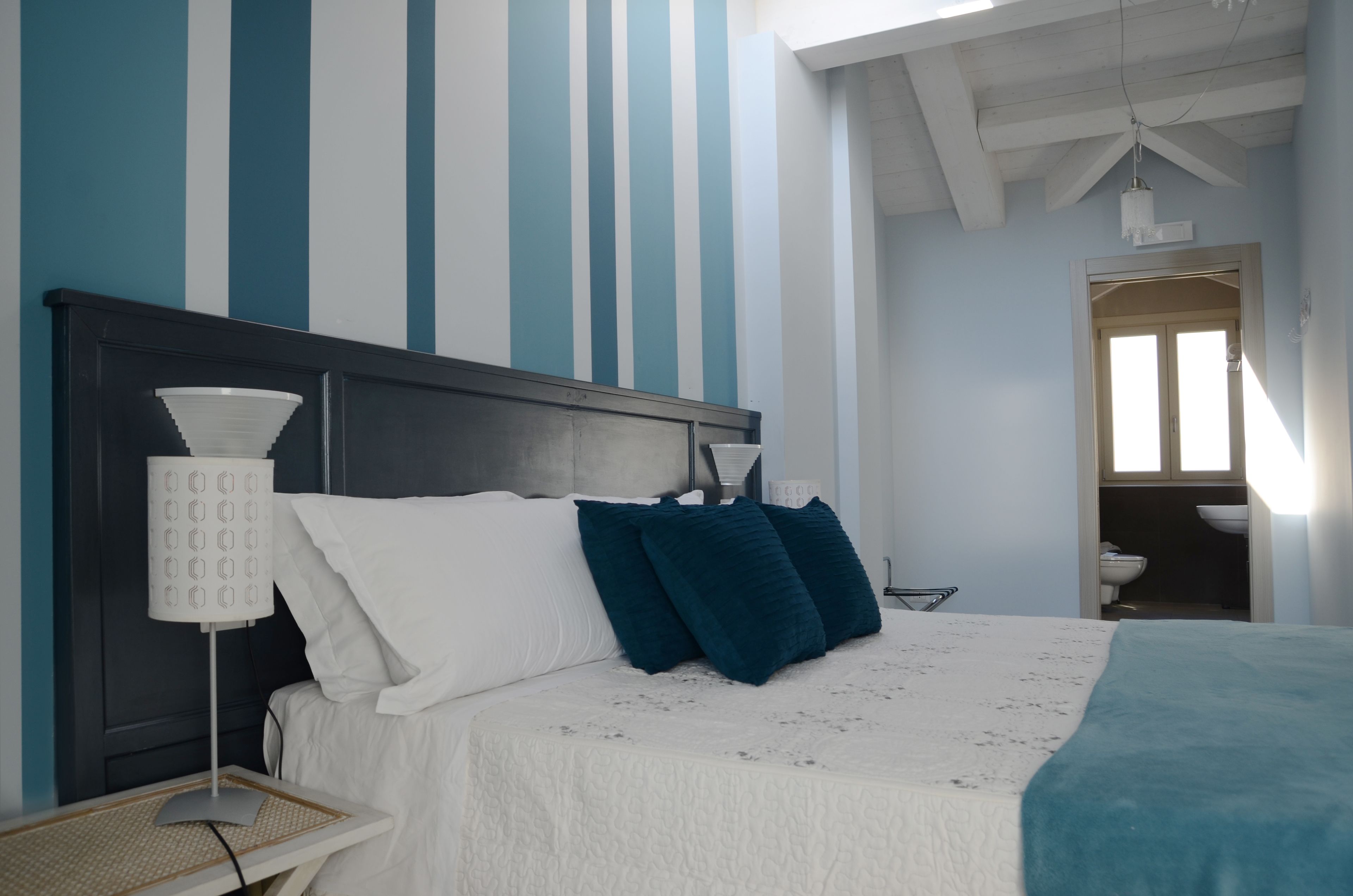 suitetripla | hypo-allergenic bedding, in-room safe, desk, laptop workspace