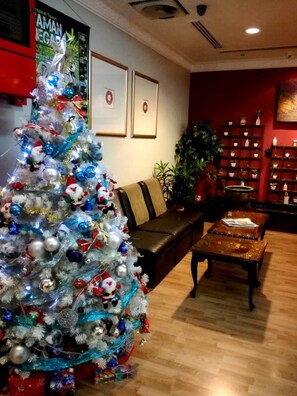 Lobby lounge