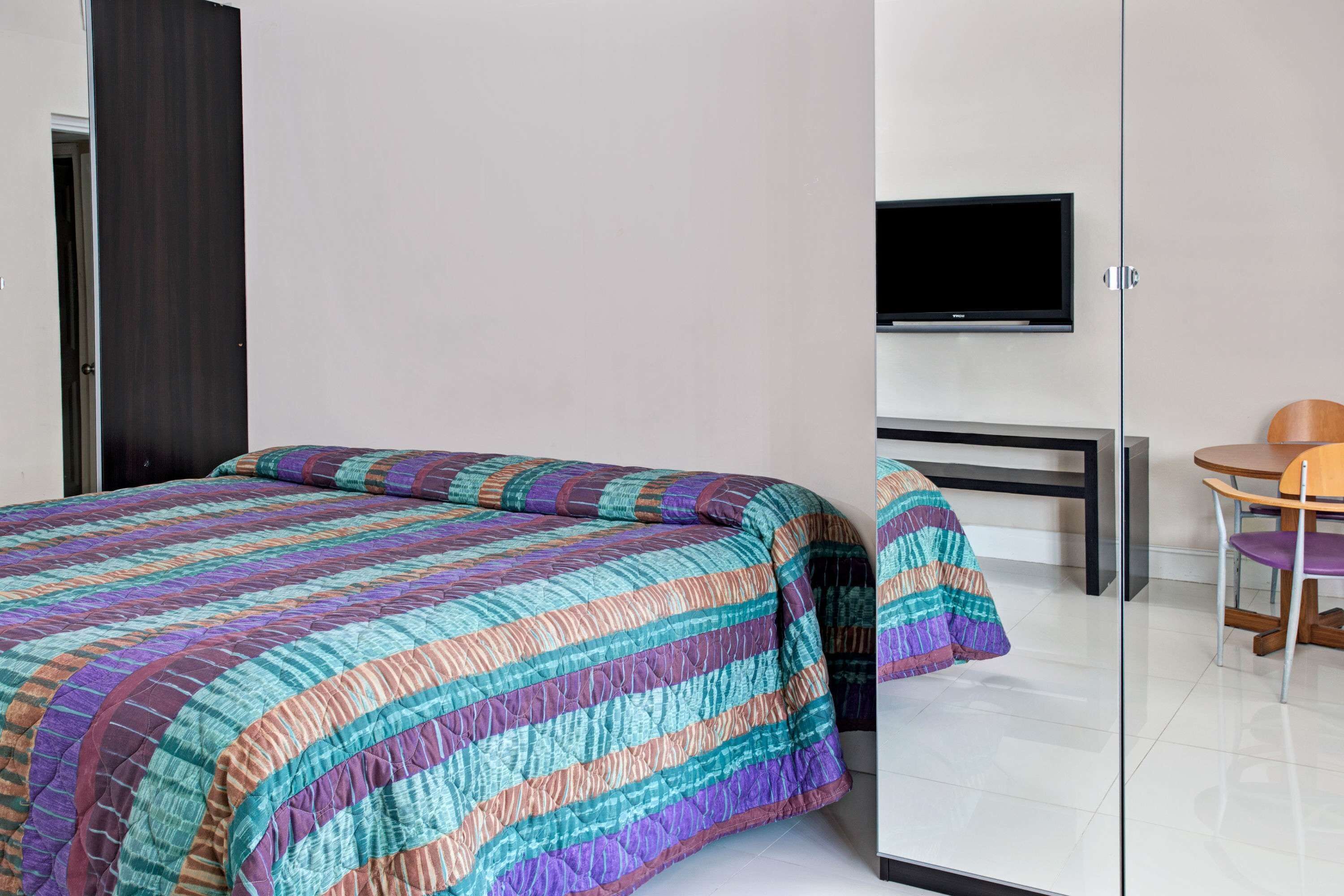 Foto - Knights Inn Hallandale