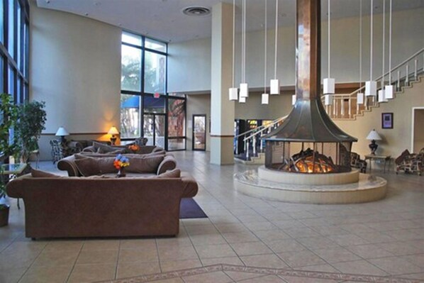 Lobby sitting area - Knights Inn Hallandale (Hallandale Beach)