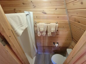 Alpehytte, 1 queensize-seng | Bad | Toalettartikler (inkludert) og håndklær