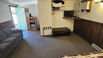 Standard Room, Multiple Beds | Free WiFi, bed sheets