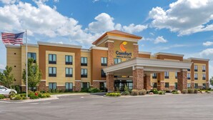 A Comfort Inn & Suites hotel with a brick facade, multiple balconies, and a clear blue sky. - Comfort Inn & Suites Tooele - Salt Lake City (Tooele)