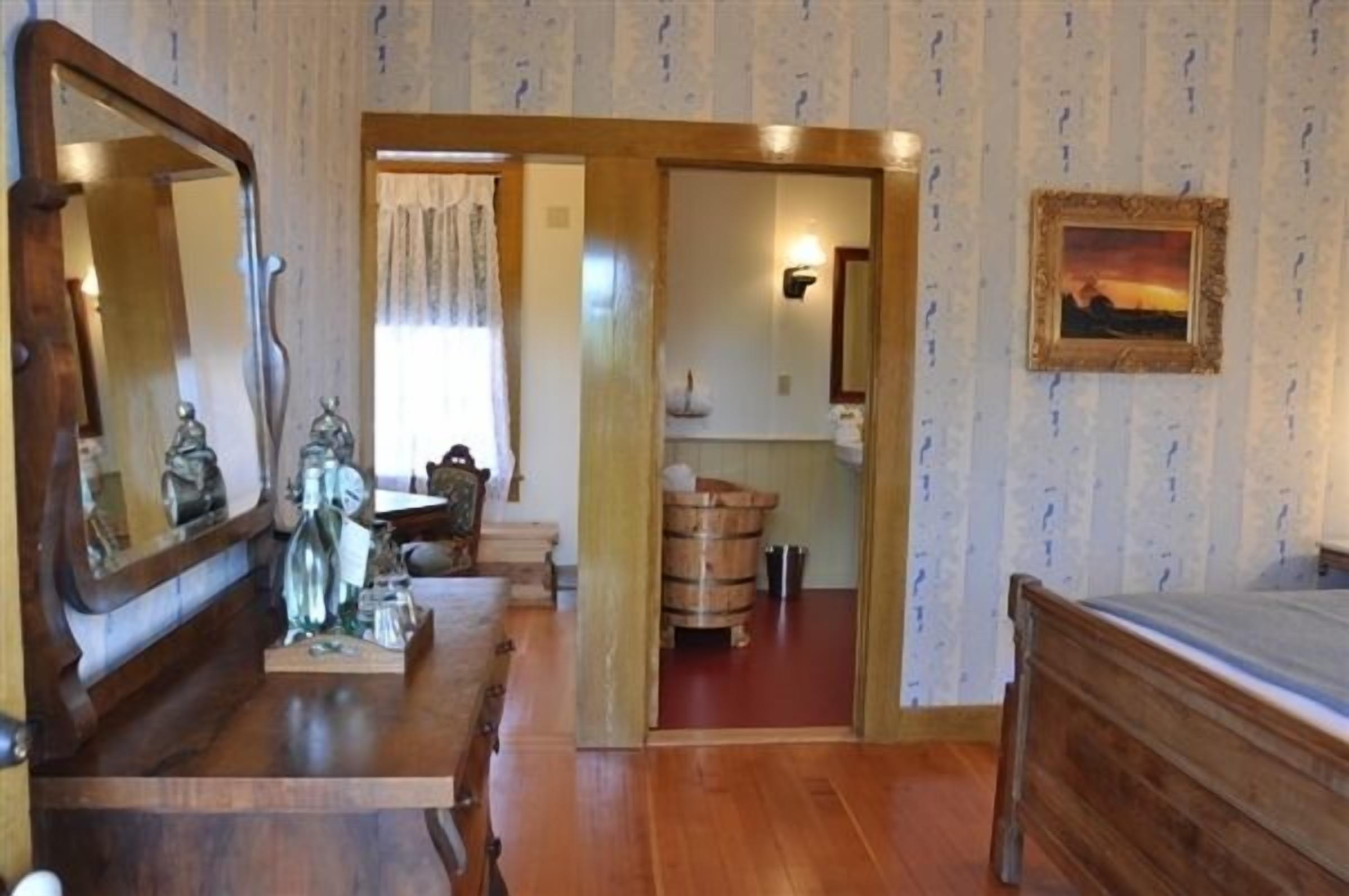 Deluxe suite, 1 queensize bed, balkon, uitzicht op park (Pine Tub Suite) | Woonruimte