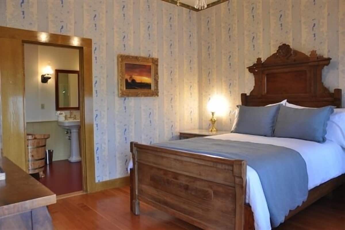 Phòng Suite Deluxe, 1 giường cỡ queen, ban công, quang cảnh công viên (Pine Tub Suite) | Bàn ủi/dụng cụ ủi quần áo, giường gấp/giường phụ (miễn phí)