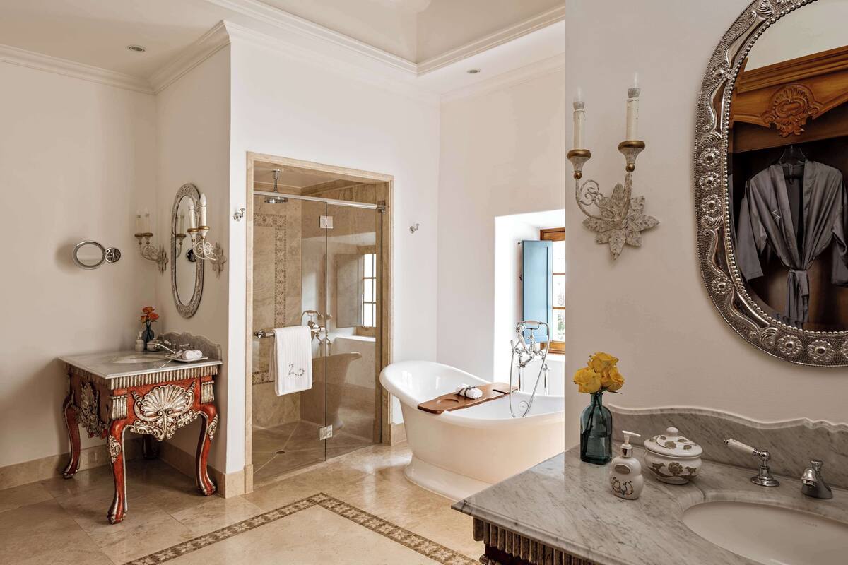 suite (palacio) | bathroom | separate bathtub and shower, deep-soaking bathtub, rainfall showerhead