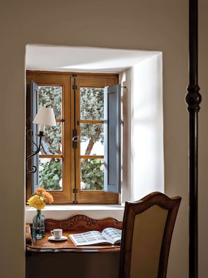 Junior Suite | 1 bedroom, premium bedding, down comforters, pillowtop beds