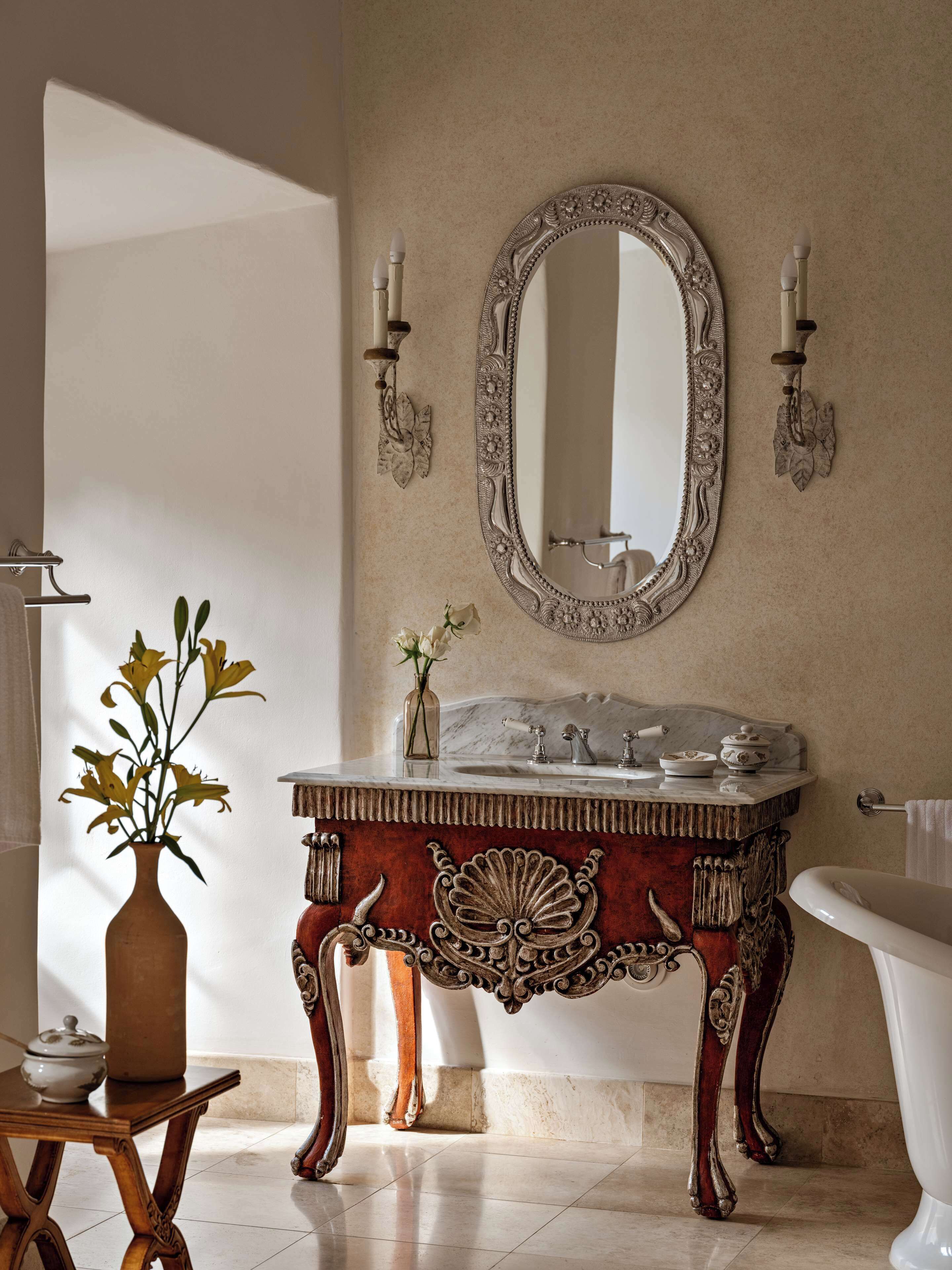 junior suite | bathroom | separate bathtub and shower, deep-soaking bathtub, rainfall showerhead