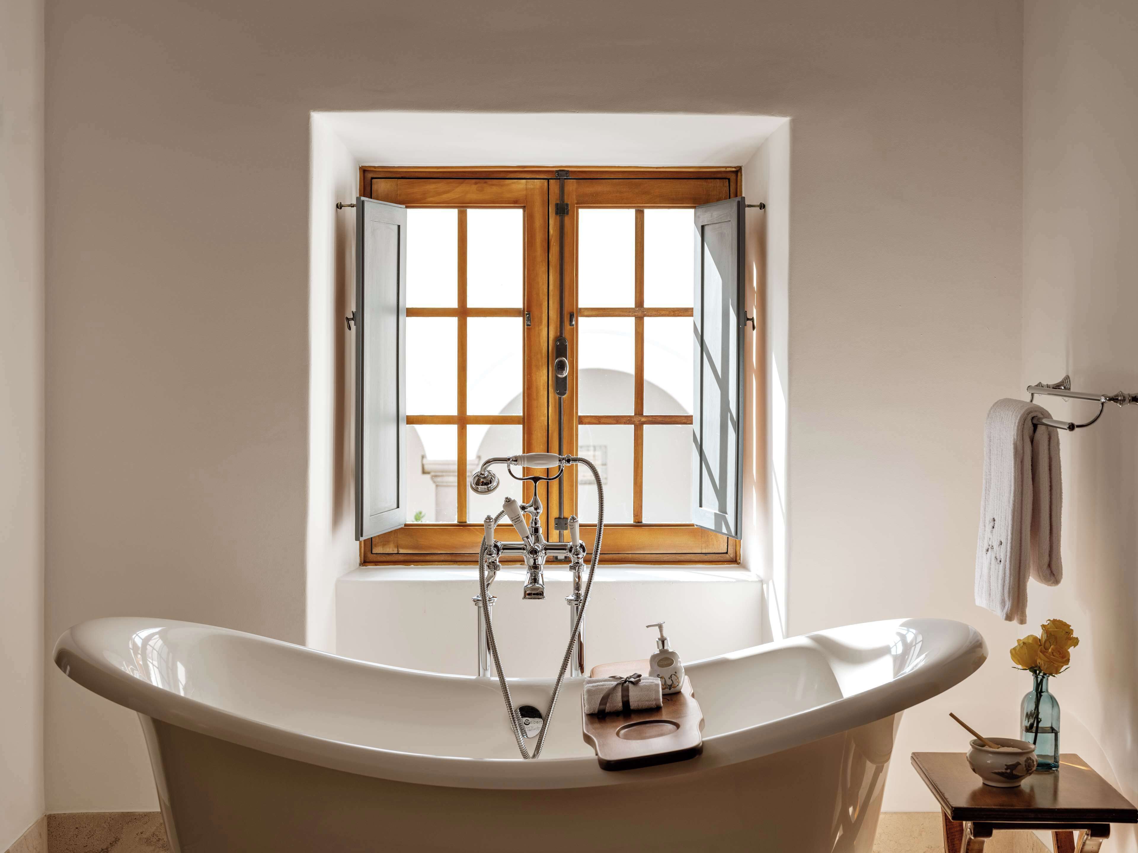 suite (palacio) | bathroom | separate bathtub and shower, deep-soaking bathtub, rainfall showerhead