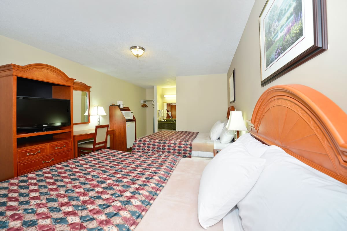 2 Double Beds | Desk, blackout drapes, soundproofing, iron/ironing board