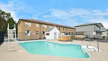 Sæsonbestemt udendørs pool