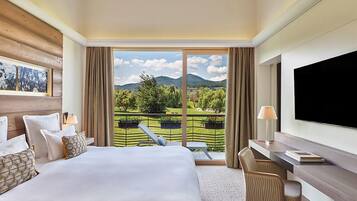 Luxe beddengoed, een minibar, een kluis op de kamer, een bureau