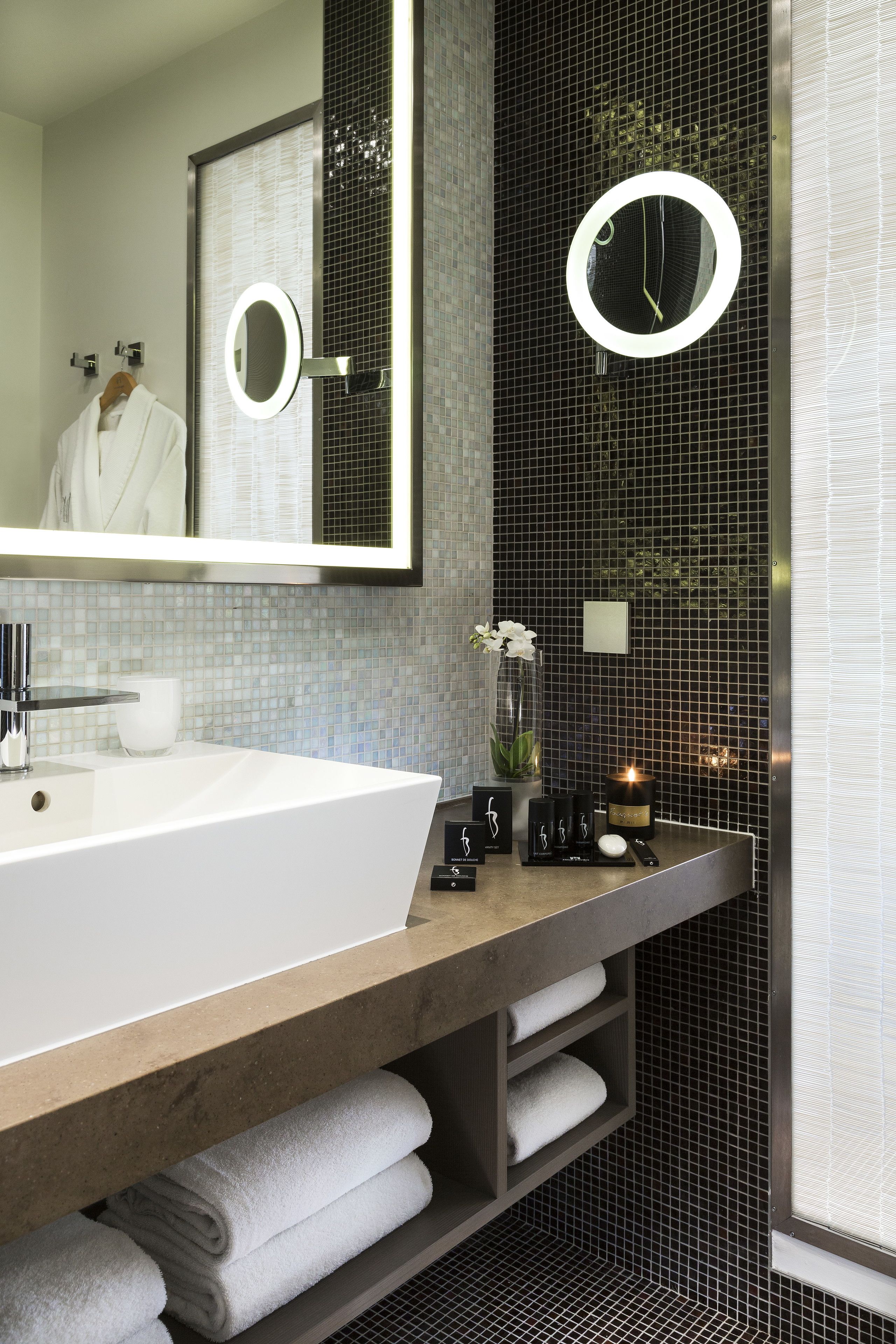 shower, rainfall showerhead, free toiletries, hair dryer