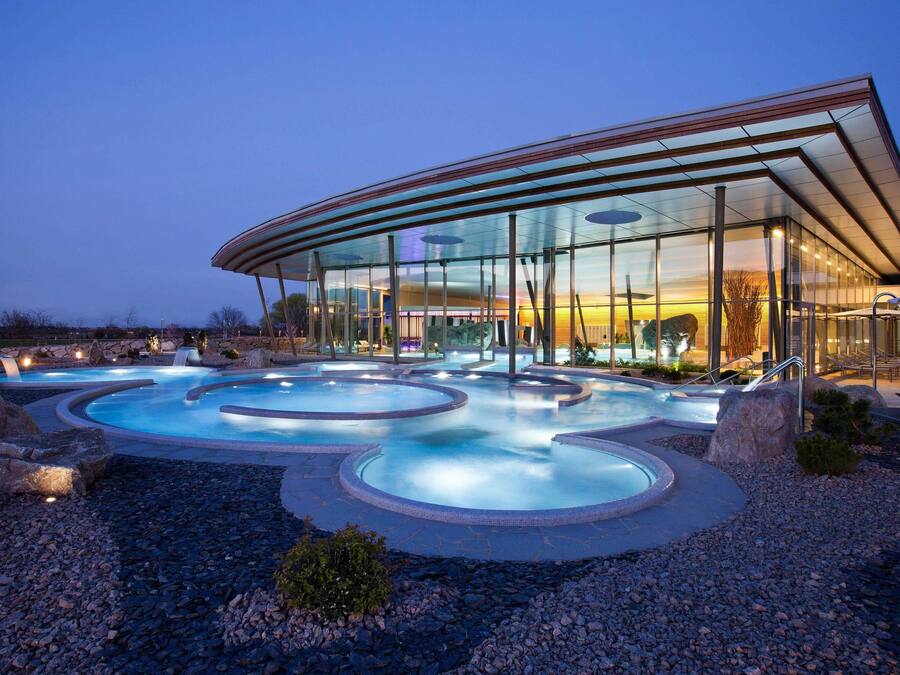 2 indoor pools, outdoor pool