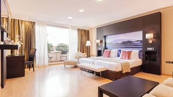 Superior Double Room | Minibar, in-room safe, individually decorated, individually furnished