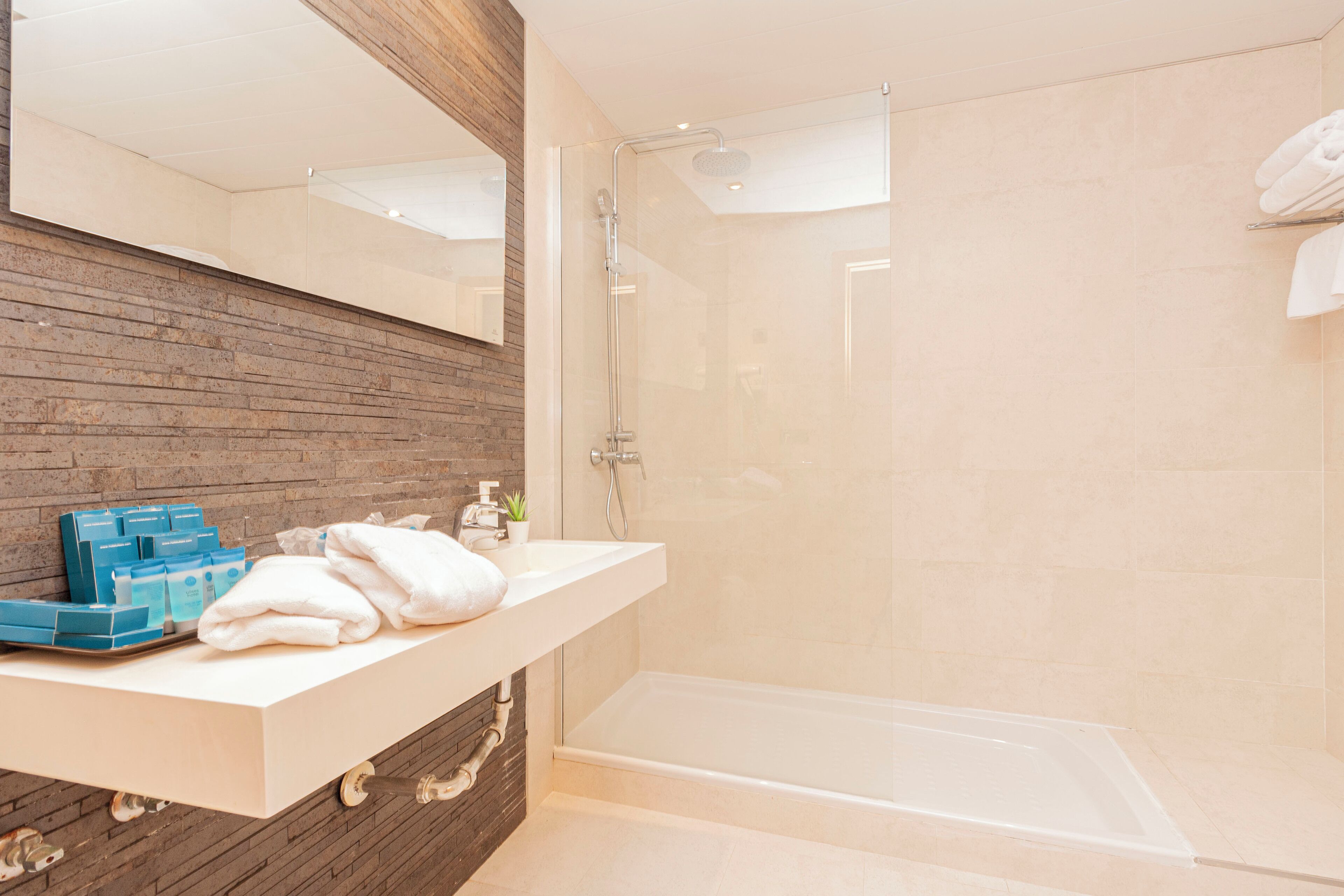 quadruple room | bathroom | shower, free toiletries, hair dryer, towels