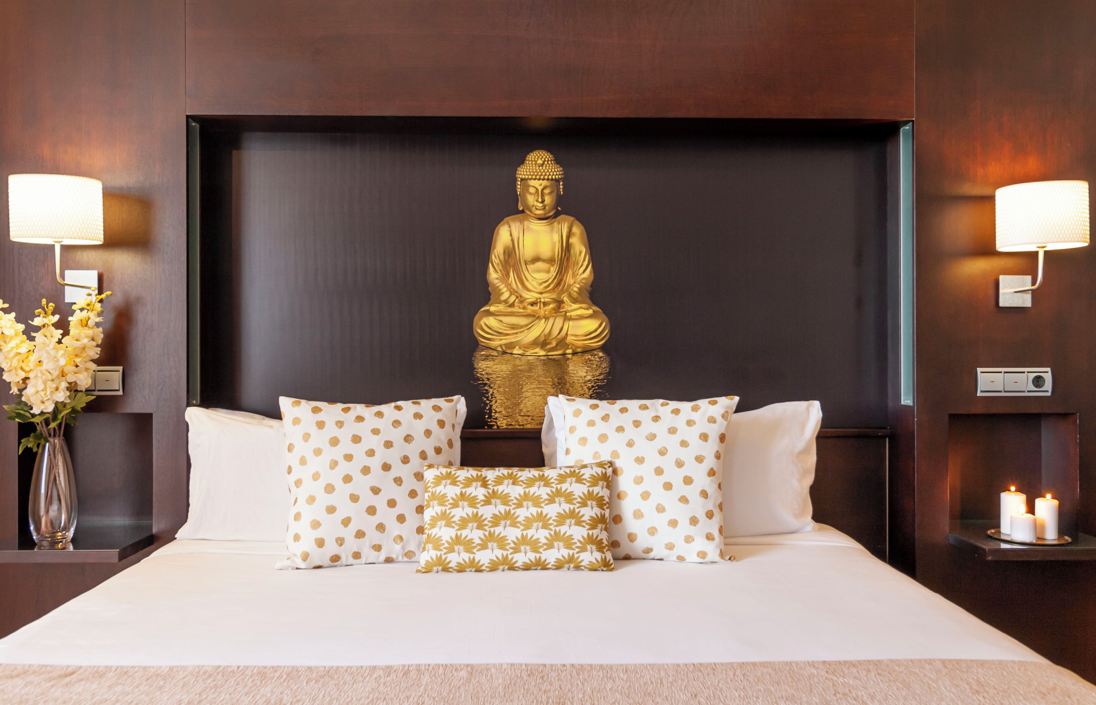 superior suite | minibar, in-room safe, individually decorated, individually furnished