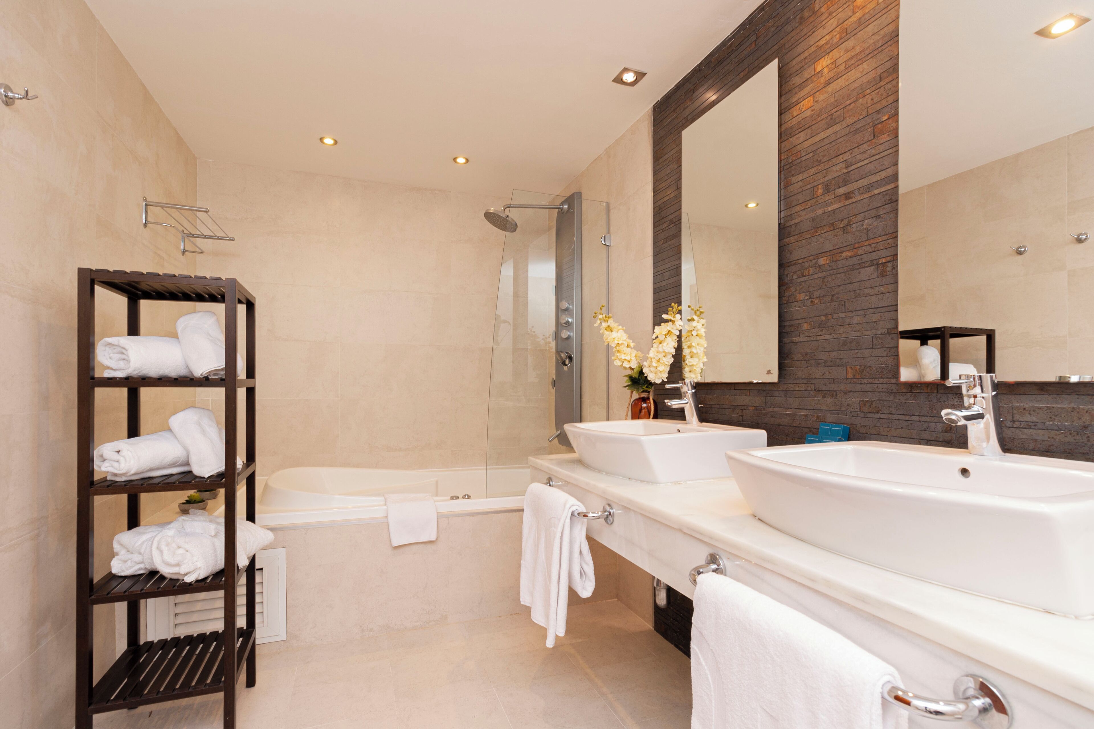 superior suite | bathroom | shower, free toiletries, hair dryer, towels