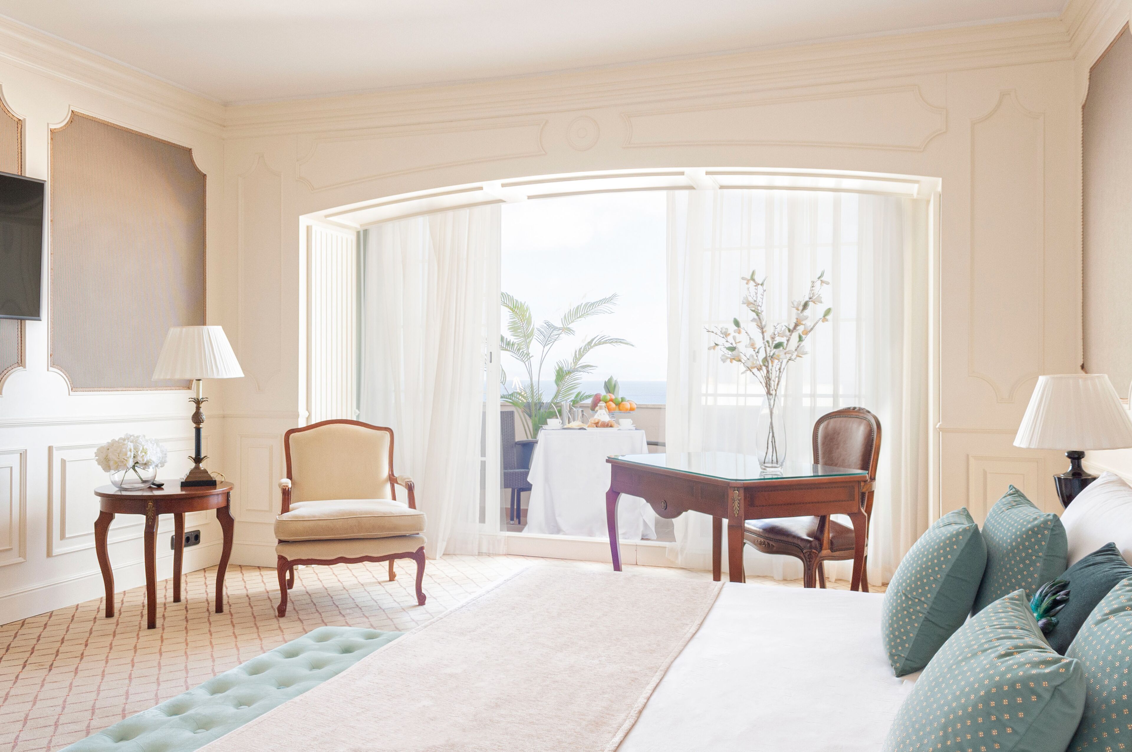 presidential room | minibar, in-room safe, individually decorated, individually furnished