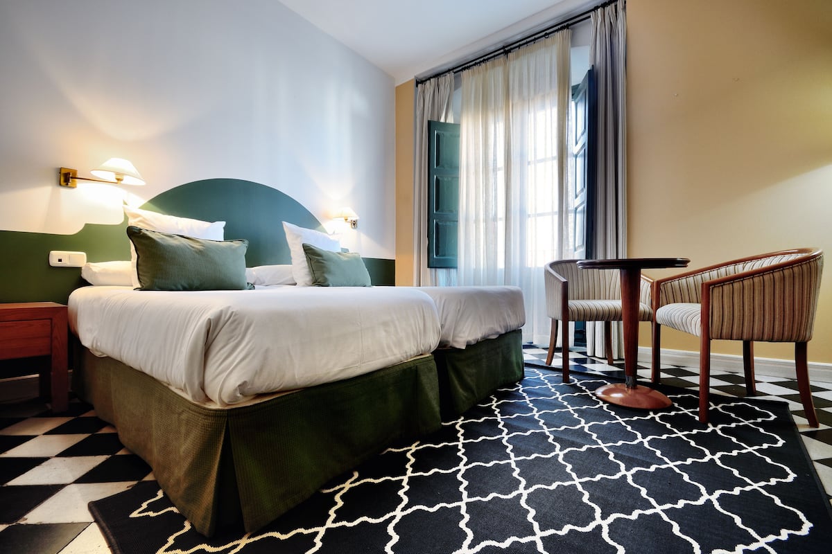 double room (or double room single use) | premium bedding, free minibar, in-room safe, desk