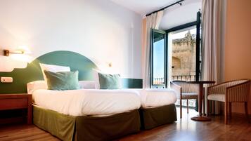 Ropa de cama de alta calidad y minibar con artículos gratuitos