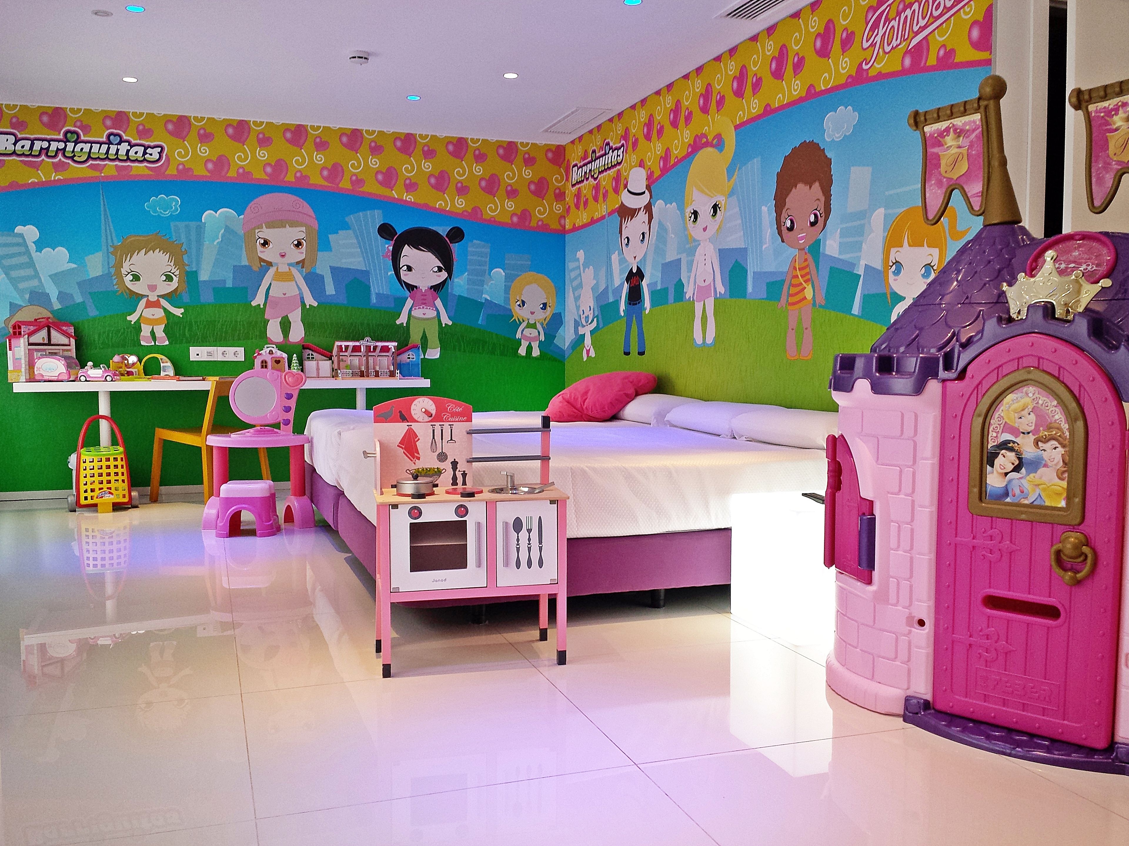 family quadruple room | minibar, in-room safe, desk, soundproofing