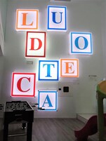 Zona de juegos infantil cubierta