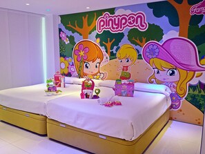 Minibar, individually decorated, individually furnished, soundproofing - Hotel del Juguete (Ibi)