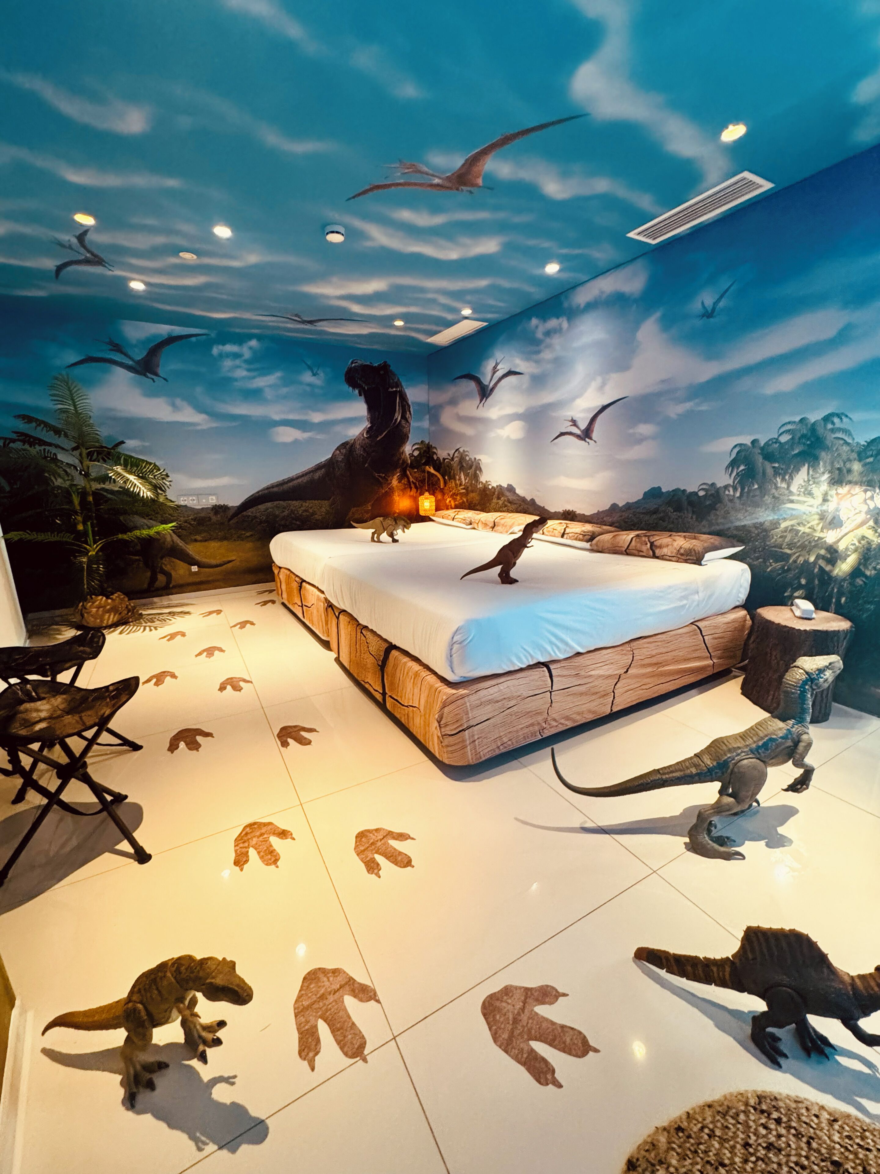 Superior Family Room | Minibar, in-room safe, desk, soundproofing