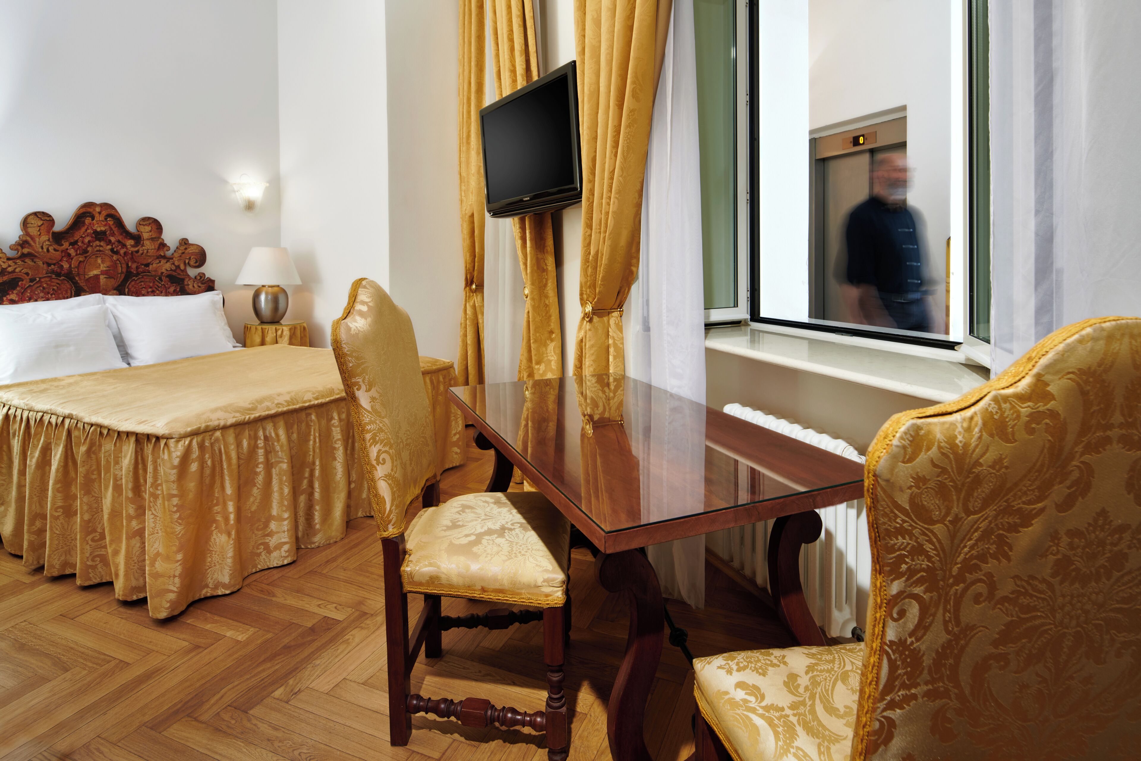 economy double room, 1 queen bed, no windows | 1 bedroom, minibar, in-room safe, individually decorated