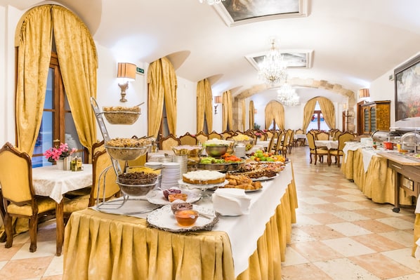 Buffet déjeuner gratuit tous les jours
