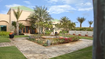 Behandelingskamers voor koppels, een bubbelbad, aromatherapie