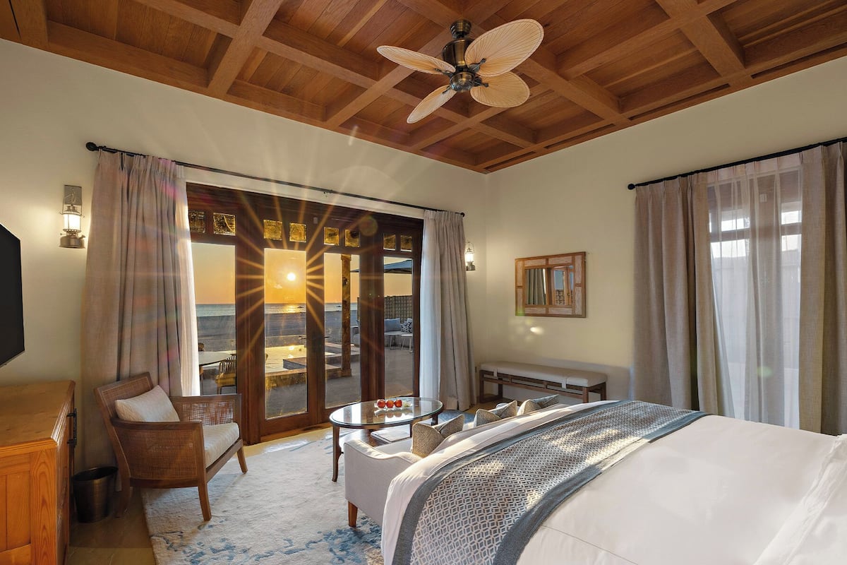 2 bedrooms, premium bedding, minibar, in-room safe