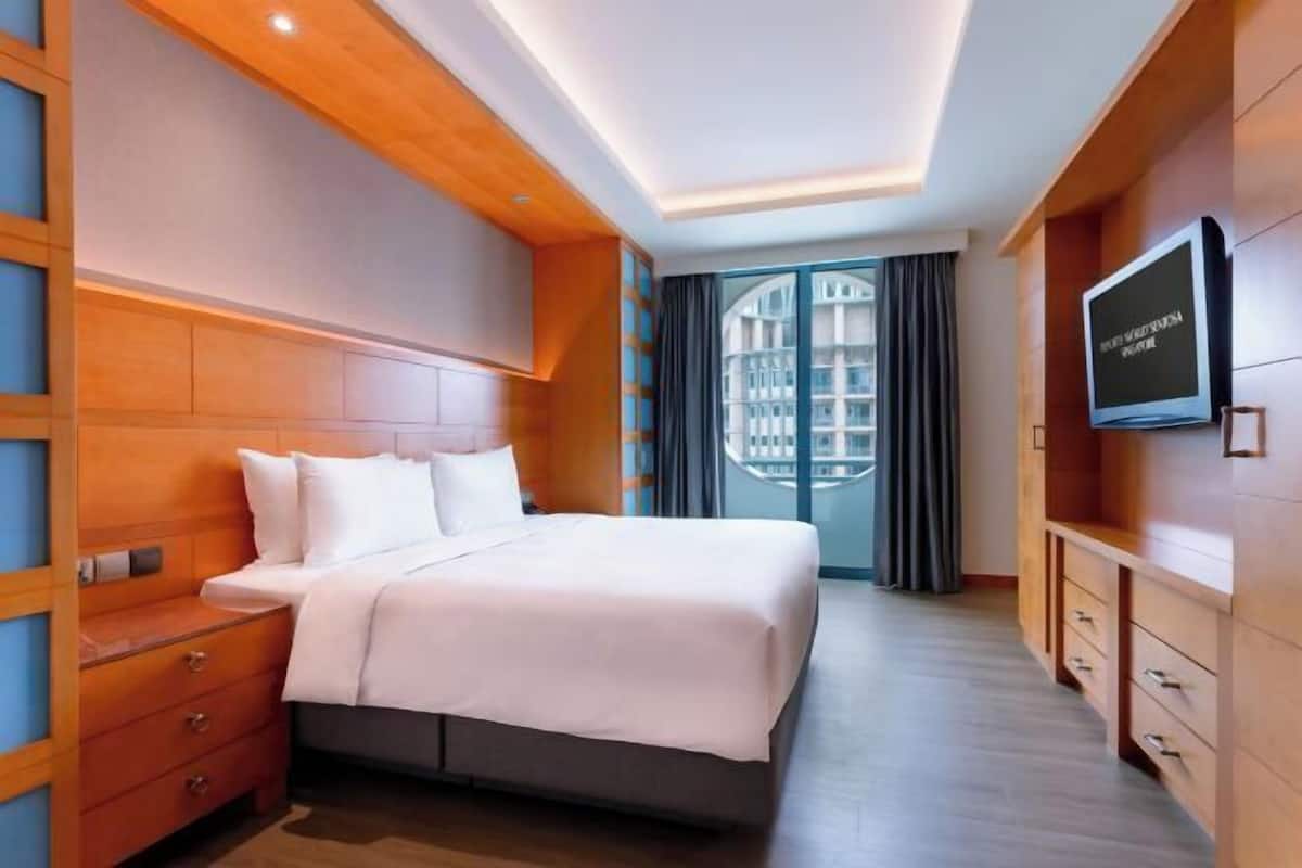 1 bedroom, free minibar, in-room safe, desk