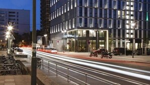 Shower, rainfall showerhead, designer toiletries, hair dryer - Hotel Indigo Berlin – Alexanderplatz, an IHG Hotel (Berlin)