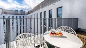 Balcony - Hotel Indigo Berlin – Alexanderplatz, an IHG Hotel (Berlin)