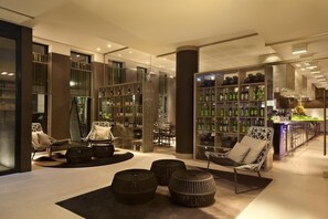 Bar (on property) - Hotel Indigo Berlin – Alexanderplatz, an IHG Hotel (Berlin)