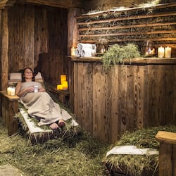 Sauna, bain à remous, hammam, soins corporels, soins d'aromathérapie