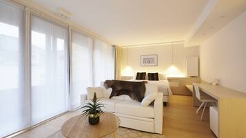 Caja de seguridad en la habitación y escritorio