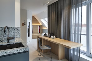 Executive Wellness Suite | Bathroom | Free toiletries, slippers, towels, soap - Parkhotel Roeselare (Roeselare)