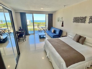 Egyptian cotton sheets, pillow-top beds, in-room safe, blackout curtains - Zen Boutique Apart Hotel (La Paloma)