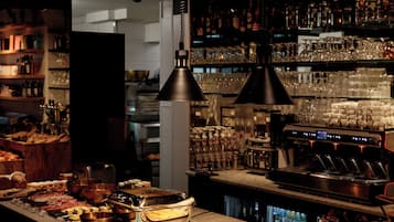 Dagelijks ontbijtbuffet (EUR 19.50 per persoon)