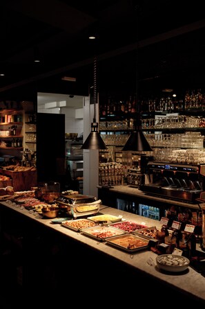 Tägliches Frühstücksbuffet (19.50 EUR pro Person)