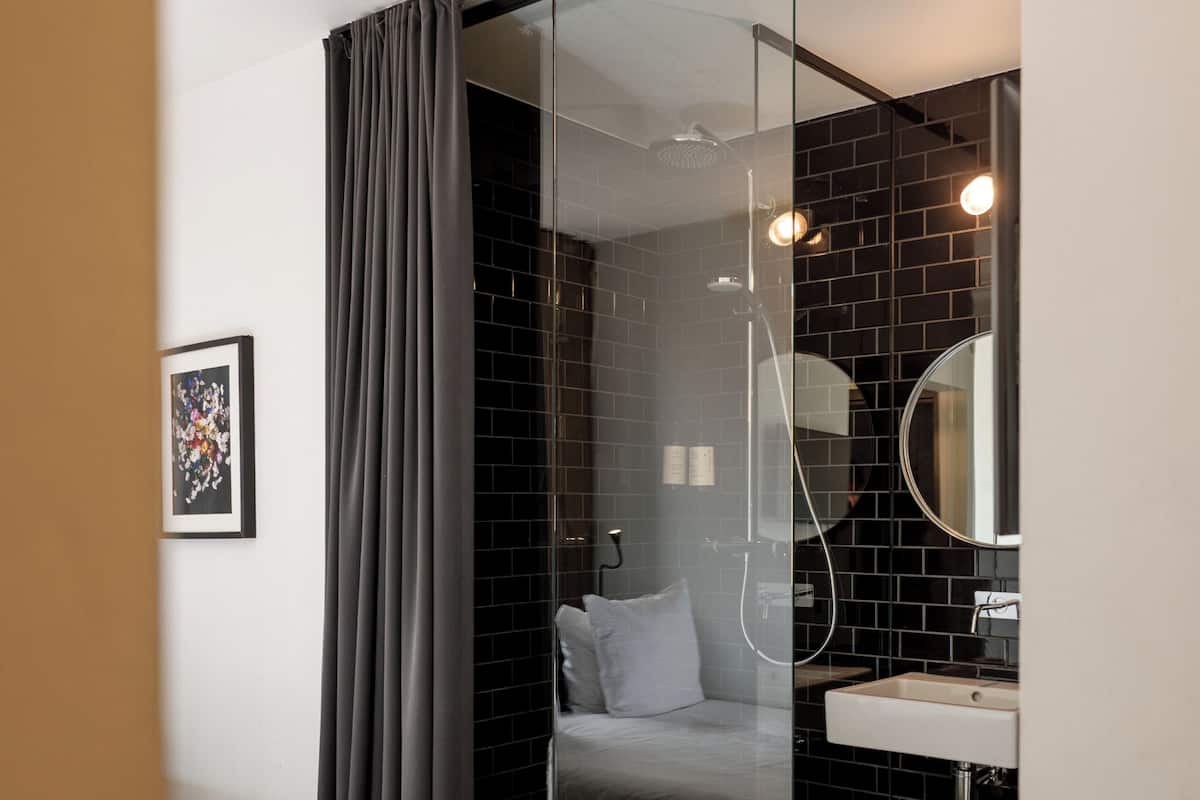 Hochwertige Bettwaren, Daunenbettdecken, Zimmersafe