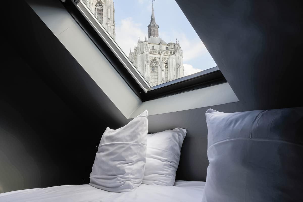Habitación estándar doble, vistas a la ciudad | Ropa de cama de alta calidad y edredones de plumas