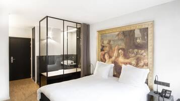 Habitación doble superior, bañera, vistas a la ciudad | Ropa de cama de alta calidad, edredones de plumas, caja fuerte