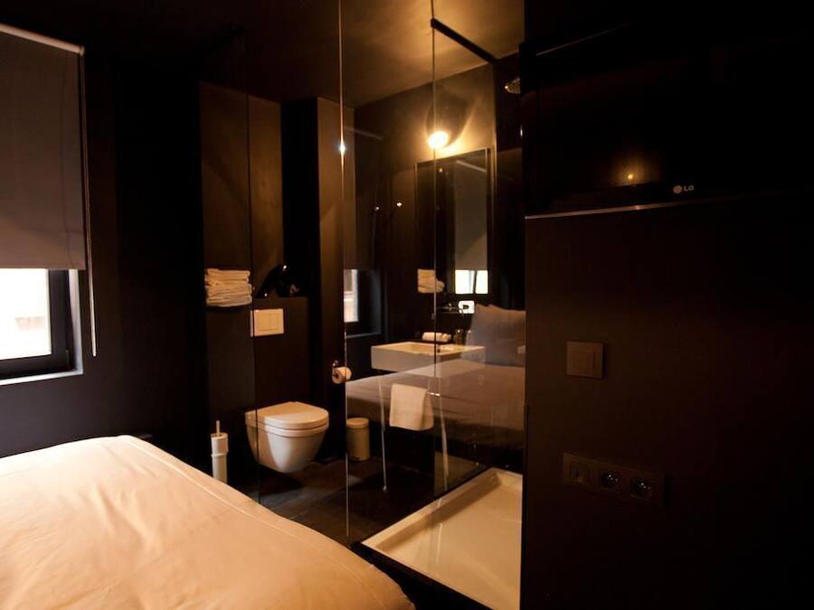 Premium bedding, down duvets, in-room safe, blackout curtains
