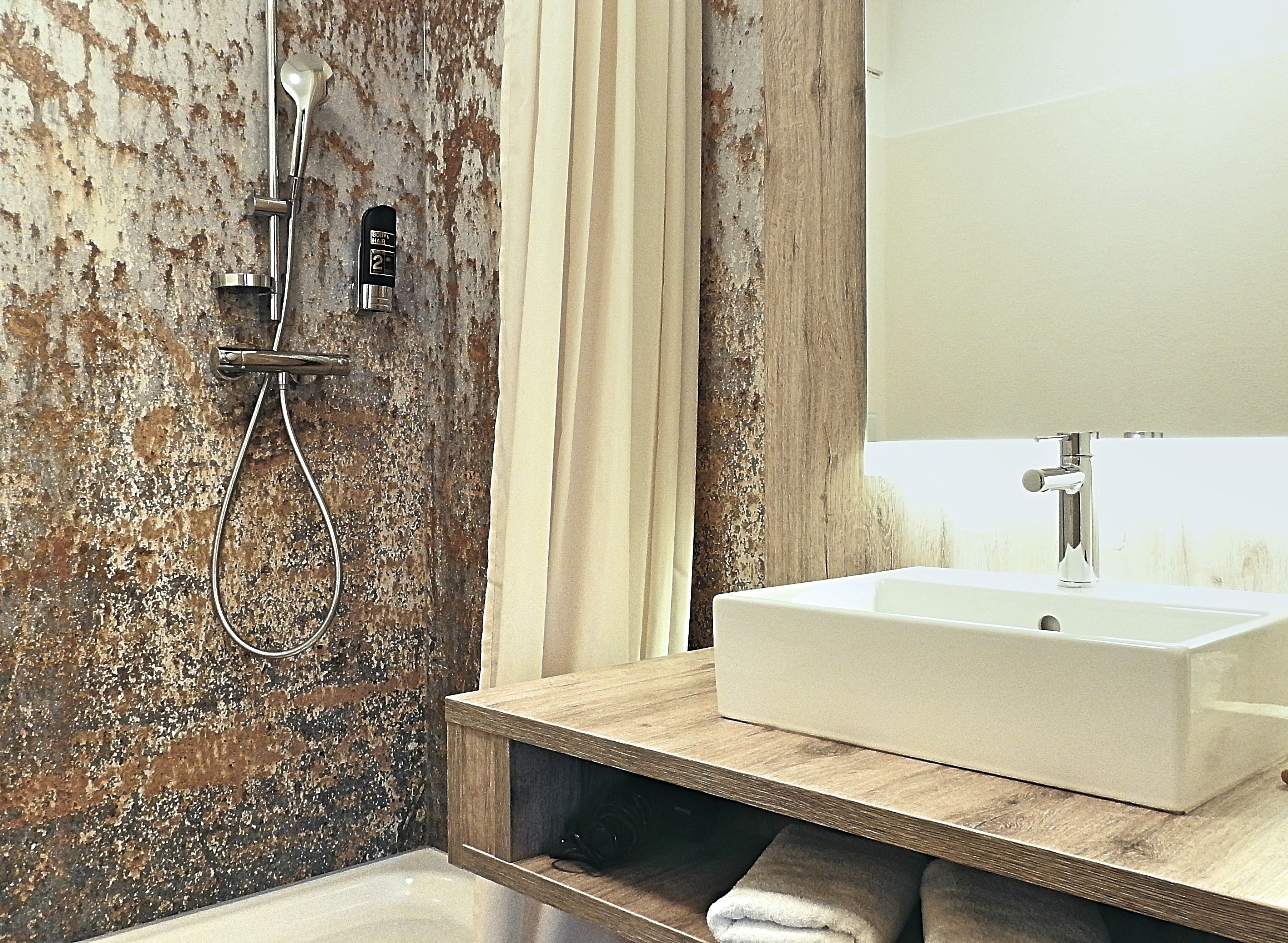 1 room apartment (incl. 80,00 eur cleaning fee) | bathroom | shower, hydromassage showerhead, hair dryer, towels